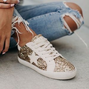 Mindy Mae’s Market Jacquelyn Glitter sneakers. Size: 7
